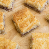 Rossi Handmade Raspberry & Coconut Traybake 15 x 98g 